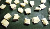 Kefírovka s kedlubnou a se sýrovou vložkou, Kostky sýru
