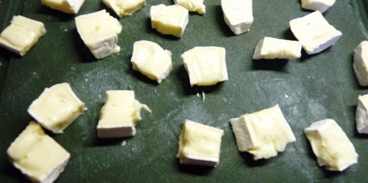 Kefírovka s kedlubnou a se sýrovou vložkou (Kostky sýru)