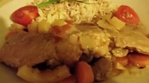 Králík s cibulí, rajčaty, česnekem a mrkví