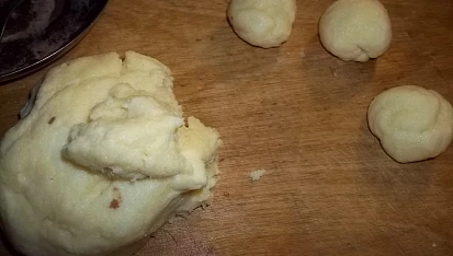 Krupicové kuličky, z těsta tvoříme...