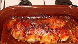 Kuřecí roláda plněná  vinnou klobásou