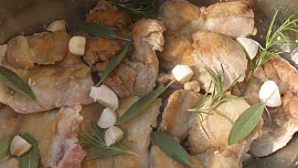 Kuřecí s bylinkovo česnekovou omáčkou