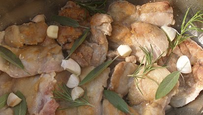 Kuřecí s bylinkovo česnekovou omáčkou