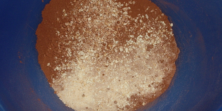 Nepečená roláda z kokosu (hnědá hmota)