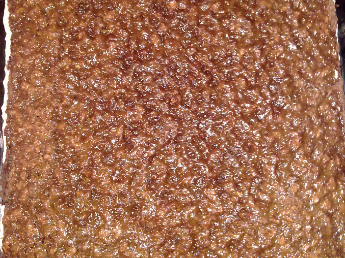 Ořechovo medový koláč s krémem.