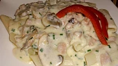 Penne se žampiony a šunkou ve smetanové omáčce