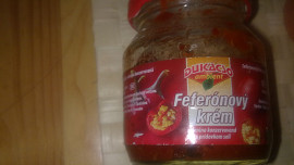 Pikantní směs z kuřecího a vepřového masa s houbami