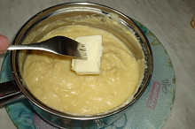 vařící pudink potřeme máslem