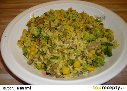 Rýže s brokolicí, žampiony a kukuřicí