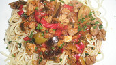 Špagety  Napoli s masem,zeleninou a s olivami