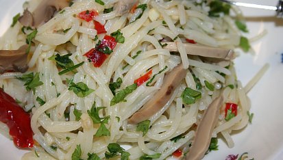 Tagliatelle s česnekem a feferonkou