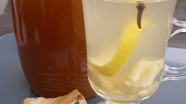 Zázvorový čaj z indonézie