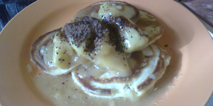 Americké pancakes s karamelovo-jablečným dipem
