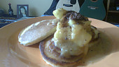 Americké pancakes s karamelovo-jablečným dipem