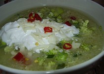 Brokolicová polévka s bramborami a sýrem