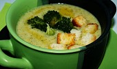 Brokolicová polévka se sýrem a smetanou