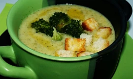 Brokolicová polévka se sýrem a smetanou
