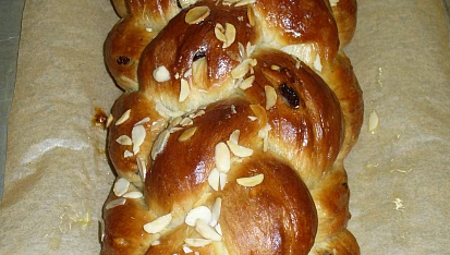 BUŠI vánočka nebo mazanec, běžně peču ze šesti pramenů