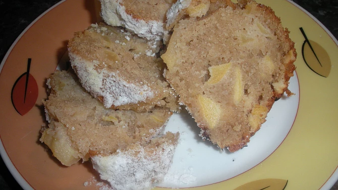 Celozrnná bábovka, s jablky