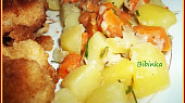 Dobré bramborky s indickým kořením a mrkví, detail...