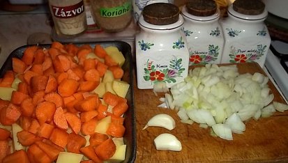 Dobré bramborky s indickým kořením a mrkví, ingredience...