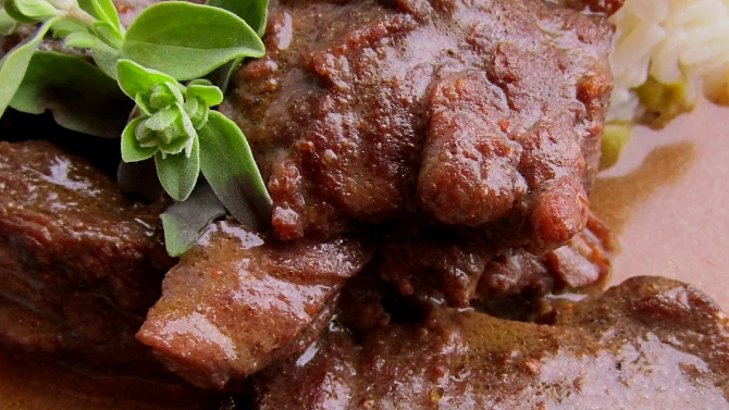 Hovězí kořeněné kostky na špeku, Hovězí kořeněné kostky na špeku