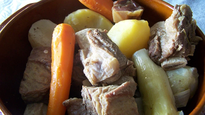 Hovězí vařené se zeleninou (pot-au-feu)