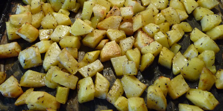 Kotleta na smetaně s pečeným bramborem (hotové brambory)