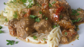 Kuřecí játra s nivou a sušenými rajčaty