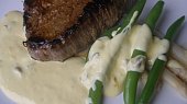 Marinovaný steak s kaparovou omáčkou