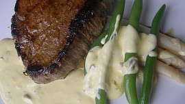 Marinovaný steak s kaparovou omáčkou