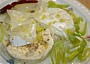 Naložený Hermelín s bazalkovým pestem a plátky česneku