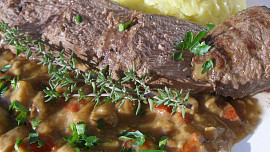 Zvěřinová panenka (hřbet) s houbovou omáčkou