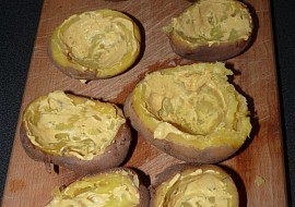 Plněné brambory s kuřecím masem (příprava brambůrek)