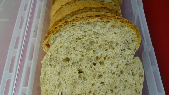 Pšenično - žitný chlebík pečený ve formě
