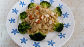 Quinoa s brokolicí a uzeným tofu