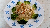 Quinoa s brokolicí a uzeným tofu