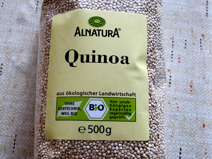 Quinoa s brokolicí a uzeným tofu
