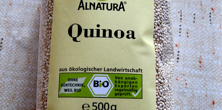 Quinoa s brokolicí a uzeným tofu
