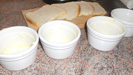 Ruské vejce v toastové mističce