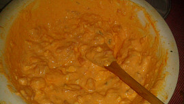 Rychlá a chutná pomazánka z tvarohu, kapie a zázvoru