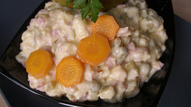 Salát ze zbylé bramborové kaše