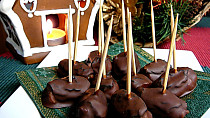 Silvestrovské/party plněné švestky v čokoládě
