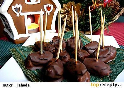 Silvestrovské/party plněné švestky v čokoládě