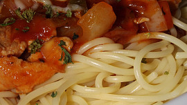 Špagety s kuřecím masem