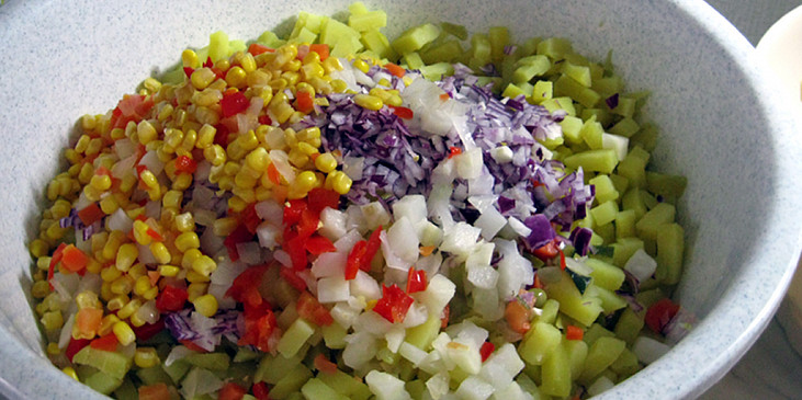 Příprava bramborového salátu