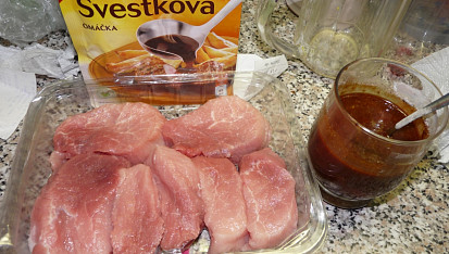 Vepřové plátky ve švestkové marinádě