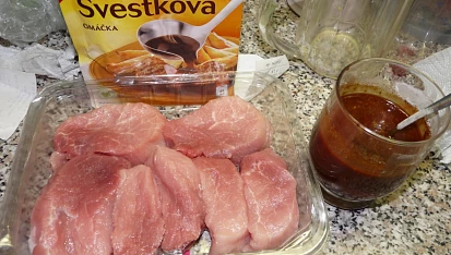 Vepřové plátky ve švestkové marinádě