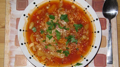Zimní minestrone s krutony