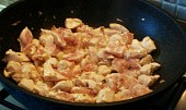 Bengalúru -  kuřecí kousky ve sladkopálivé omáčce (olej, cibule, maso)